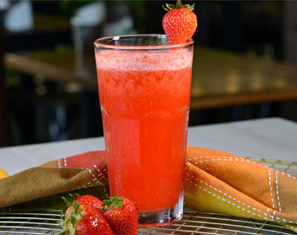Jugo de fresa en agua El Llanerito